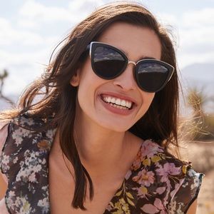 Quay My Girl Sunglasses in Black/Smoke (NWT)